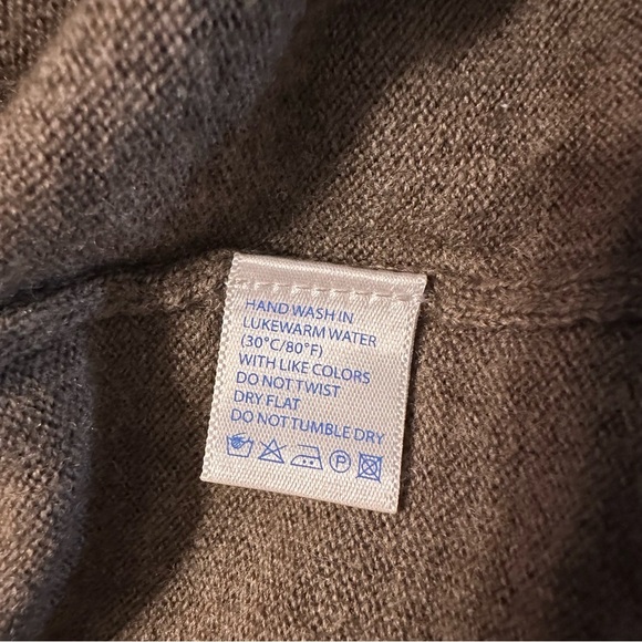 Southern Tide Men’s  Merino Wool Sweater Medium V Neck(c6 - Picture 5 of 7